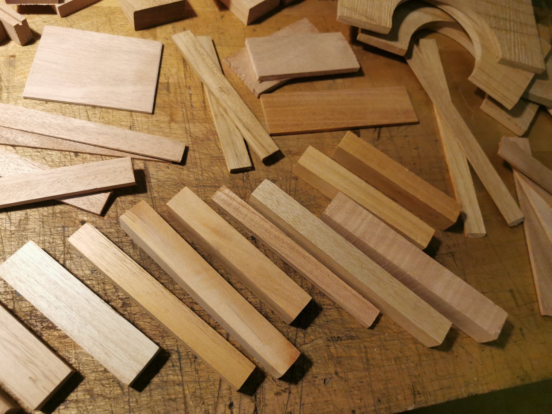 Articles en bois: Zedern Holz Klötze / Holzreste – D'occasion à Wetzikon ZH par Tothart 8