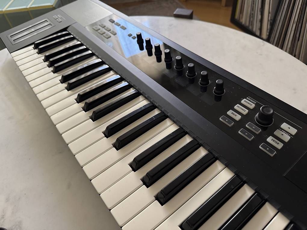 Native Instruments Strumenti musicali: KOMPLETE Kontrol S49 NI – Usato da Basel venduto da ciskokid