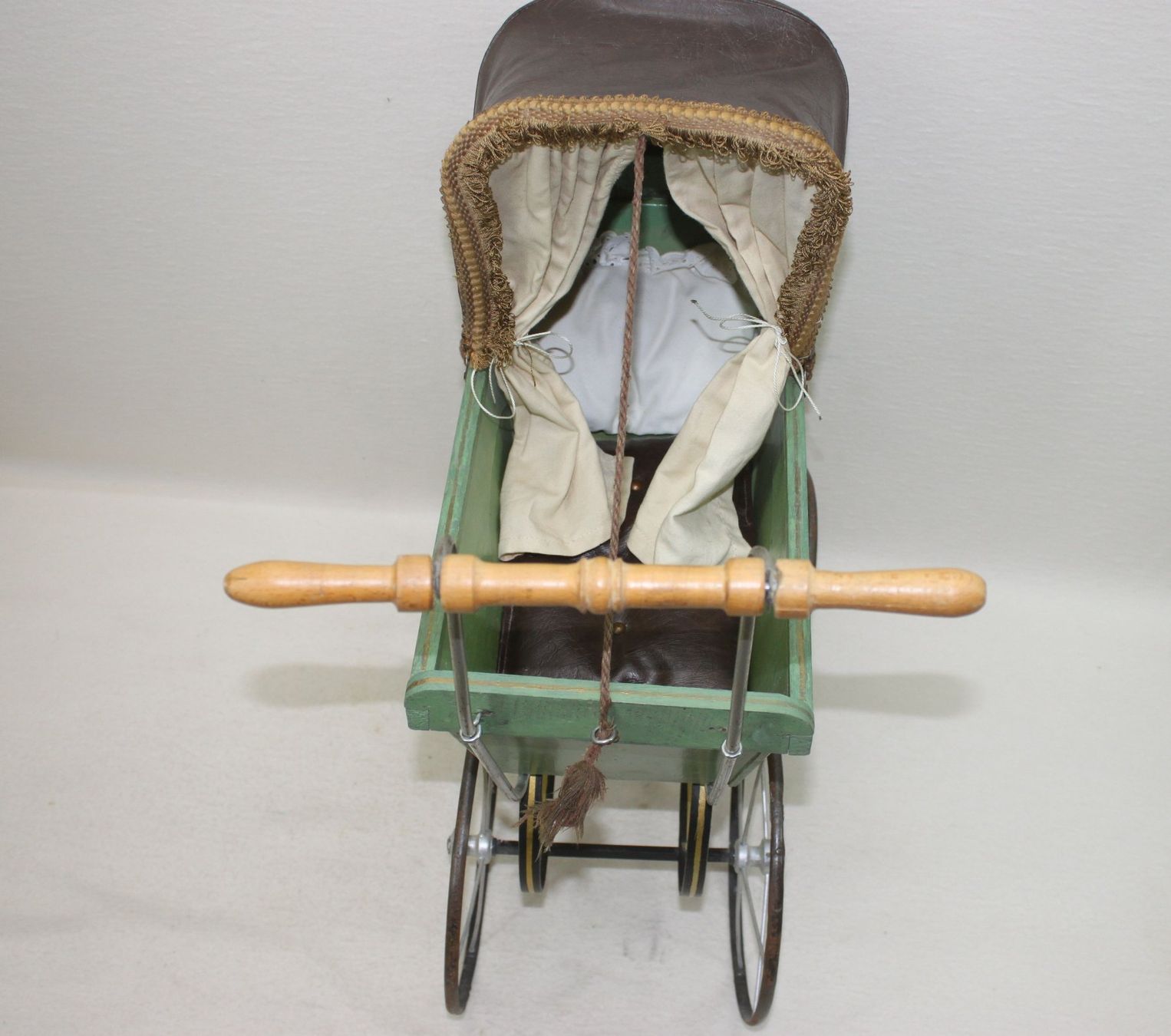 Puppenwagen: Antiker Puppenwagen Ca. um 1900 – Gebraucht aus Thun von Amye 3