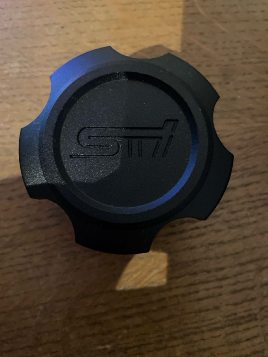 Tutti pezzi di ricambio auto: Öldeckel zu Subaru Impreza WRX STI – Nuovo e nell'imballaggio originale da Sax venduto da 17u_lq8l