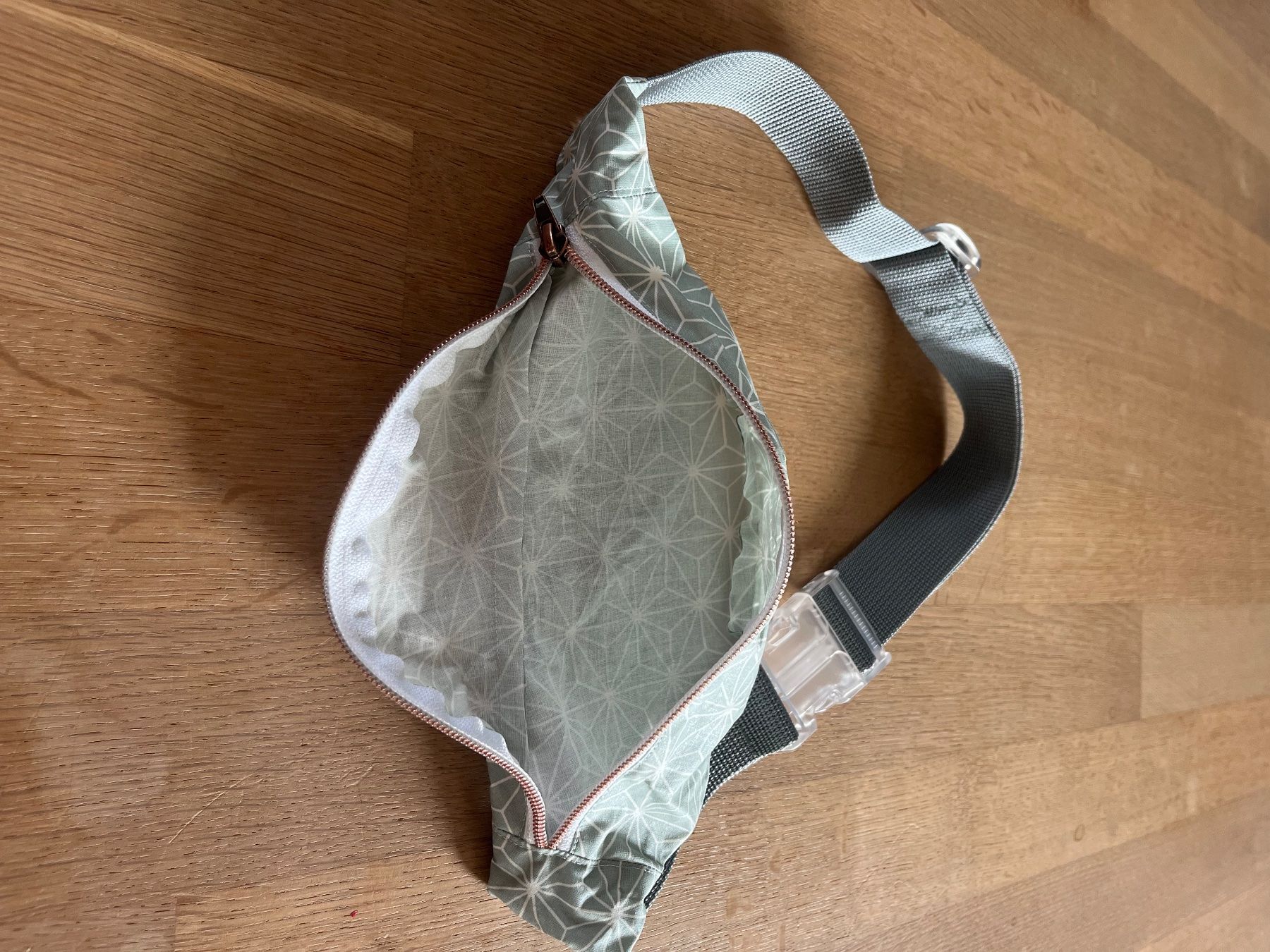Sacs: Selbstgemachte Bauchtasche türkis/weisses "Sternenmuster" – Neuf (Voir description) à Laupen BE par lee_ym6v 4
