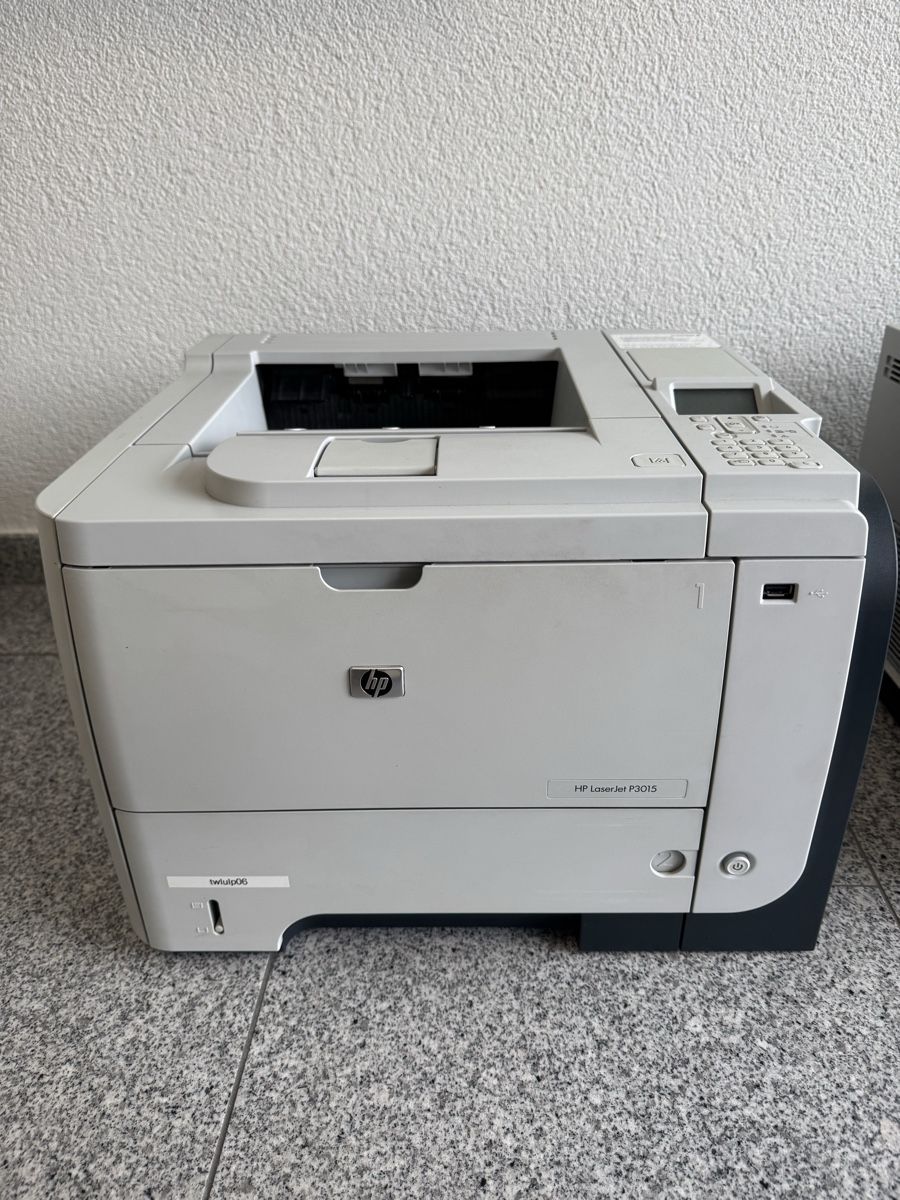 Hewlett Packard Stampanti: HP LaserJet P3015 – Usato da Schlieren venduto da thwillyag