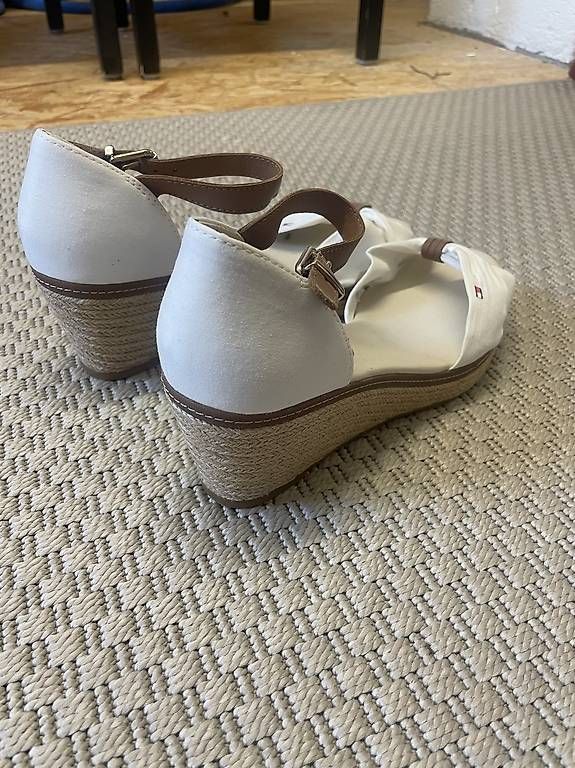 Chaussures femmes: Tommy Hilfiger Gr.40 – D'occasion à Lausen par Volvo242Turbo 1