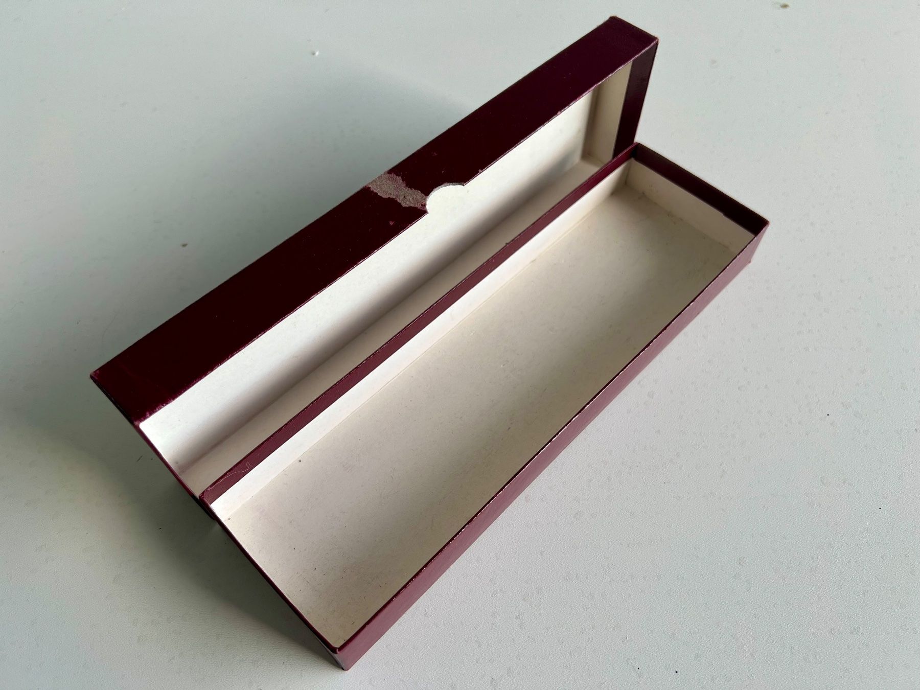 Piaget Uhren: PIAGET vintage long Burgundy outerbox – Gebraucht aus Mont-sur-Lausanne von vmi_ym5l 1