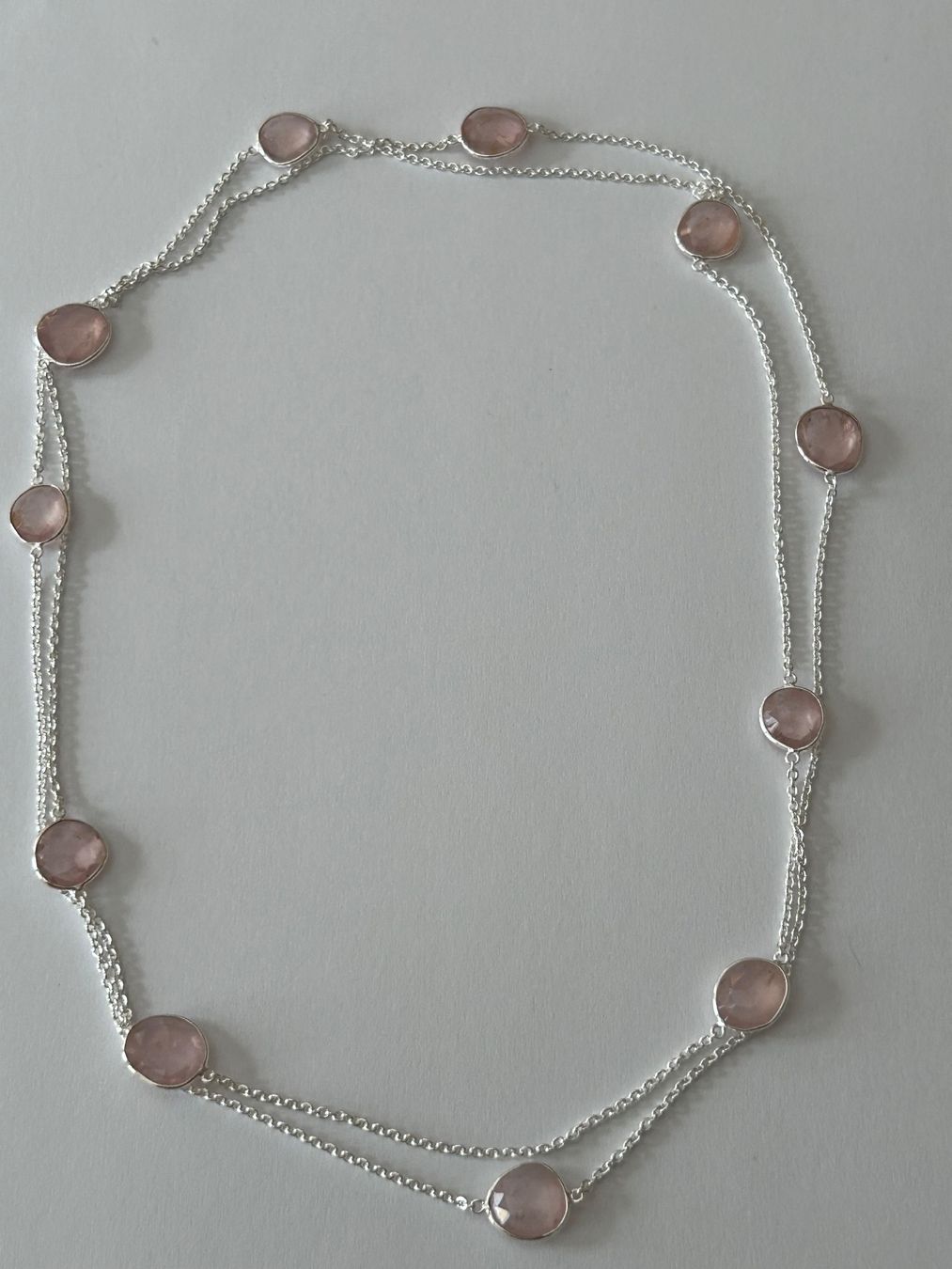 Catenine: Silberkette mit facettiertem Rosenquarz – Nuovo e nell'imballaggio originale da Innertkirchen venduto da Glatthard-Interior