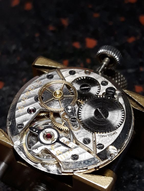 3 PAIRES D'ANCIENNES AIGUILLES ETA HIRONDELLES BLEUIES POUR MONTRES
