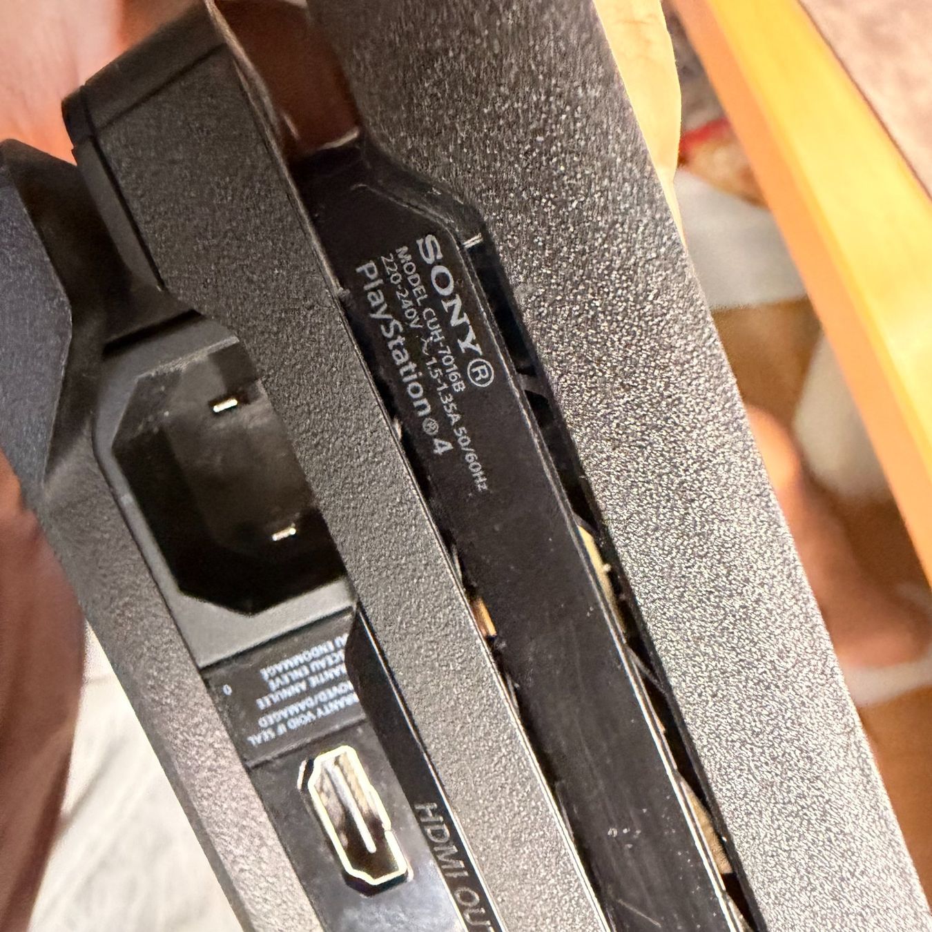 Sony Console: Sony PlayStation 4 Pro 1TB Schwarz – Usato da Düdingen venduto da Nerdworld 7