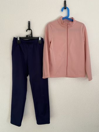 Ensemble de sport Decathlon rose et bleu taille 7-8 ans