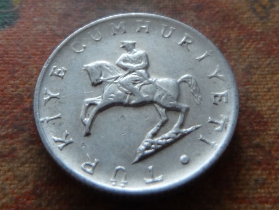 Tutti le monete: TURQUIE  5  Lira  1983 – Usato da Romanel-sur-Lausanne venduto da Swift13