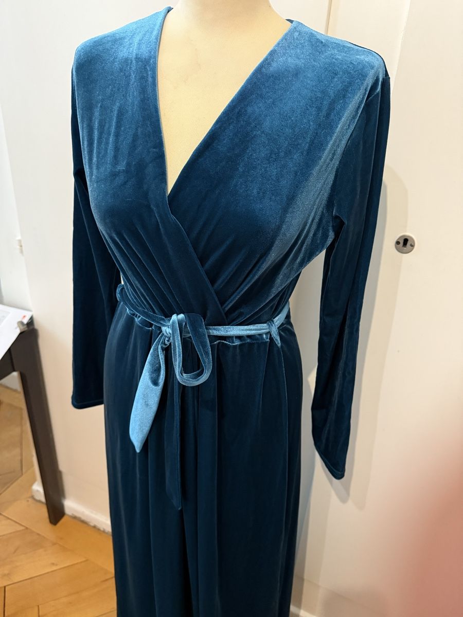 Kleider: Robe de soirée en velours – Neu und originalverpackt aus Le Locle von tchanatakoua 5