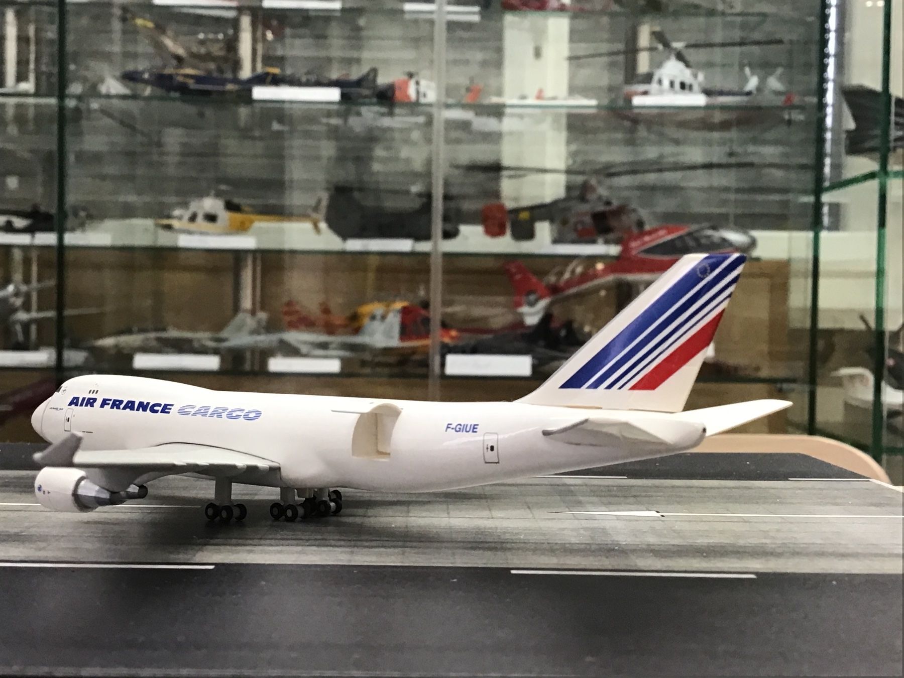 Herpa Wings UPS Boeing 747-8F 612241 Snap-Fit | – Boutique en ligne de modèles réduits d'avions et de kits de modélisme