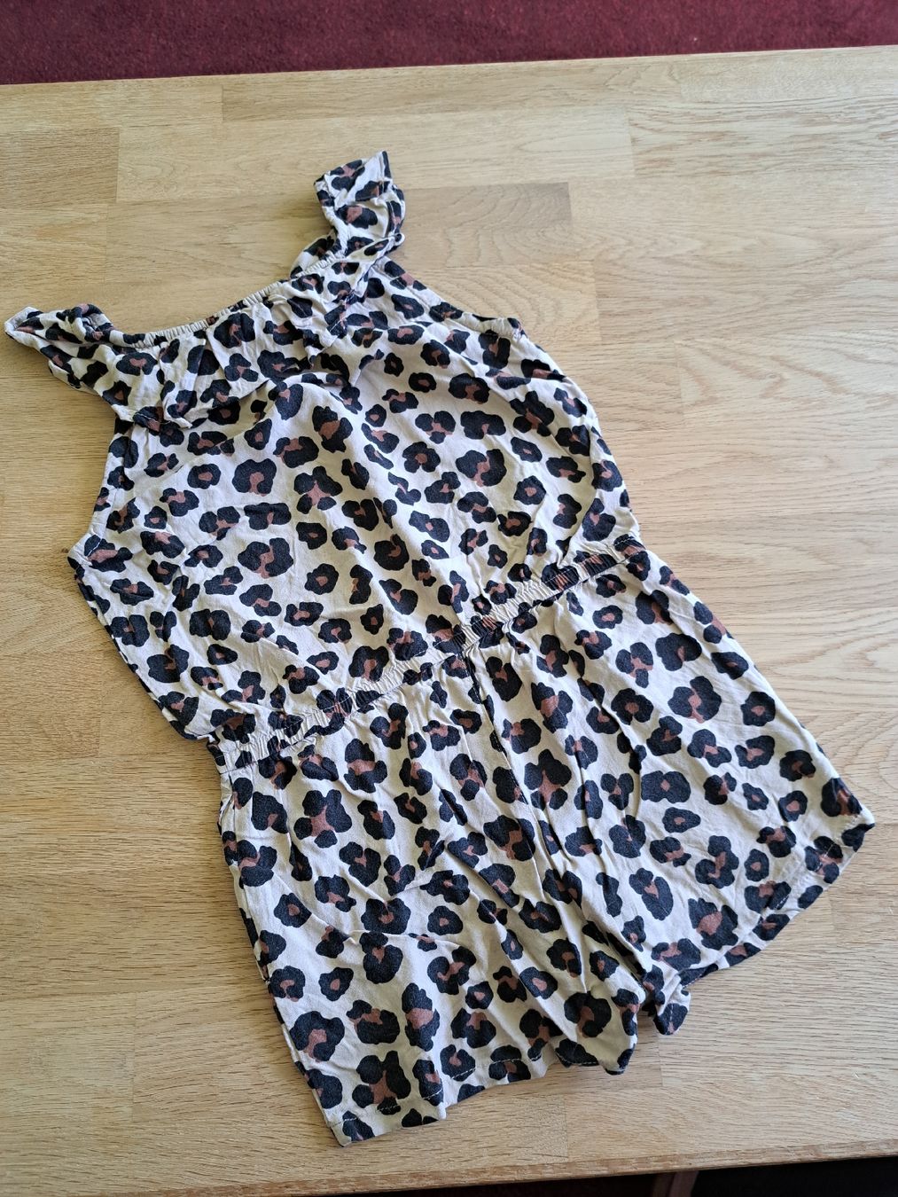 H&M Tute: Sommerlicher Leo Jumpsuit Gr. 122 H&M – Usato da Bergdietikon venduto da Staphylococcus 3