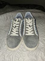 Baskets Tory Burch grises et bleues à volants - élégantes!