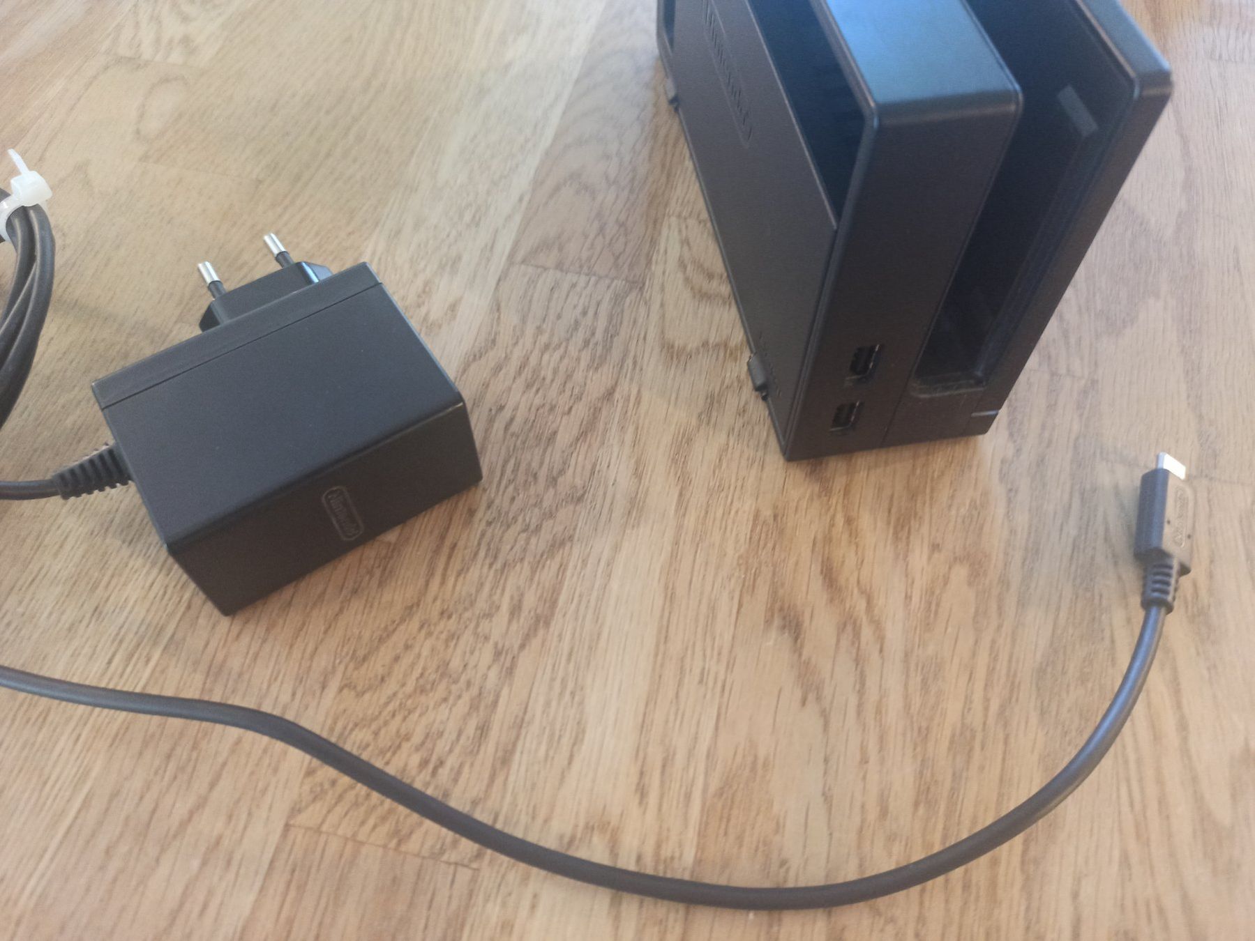 Docking station: Original Nintendo Switch TV-Dockingstation mit Netzteil NSW – Usato da Oberweningen venduto da mar_87mx 1