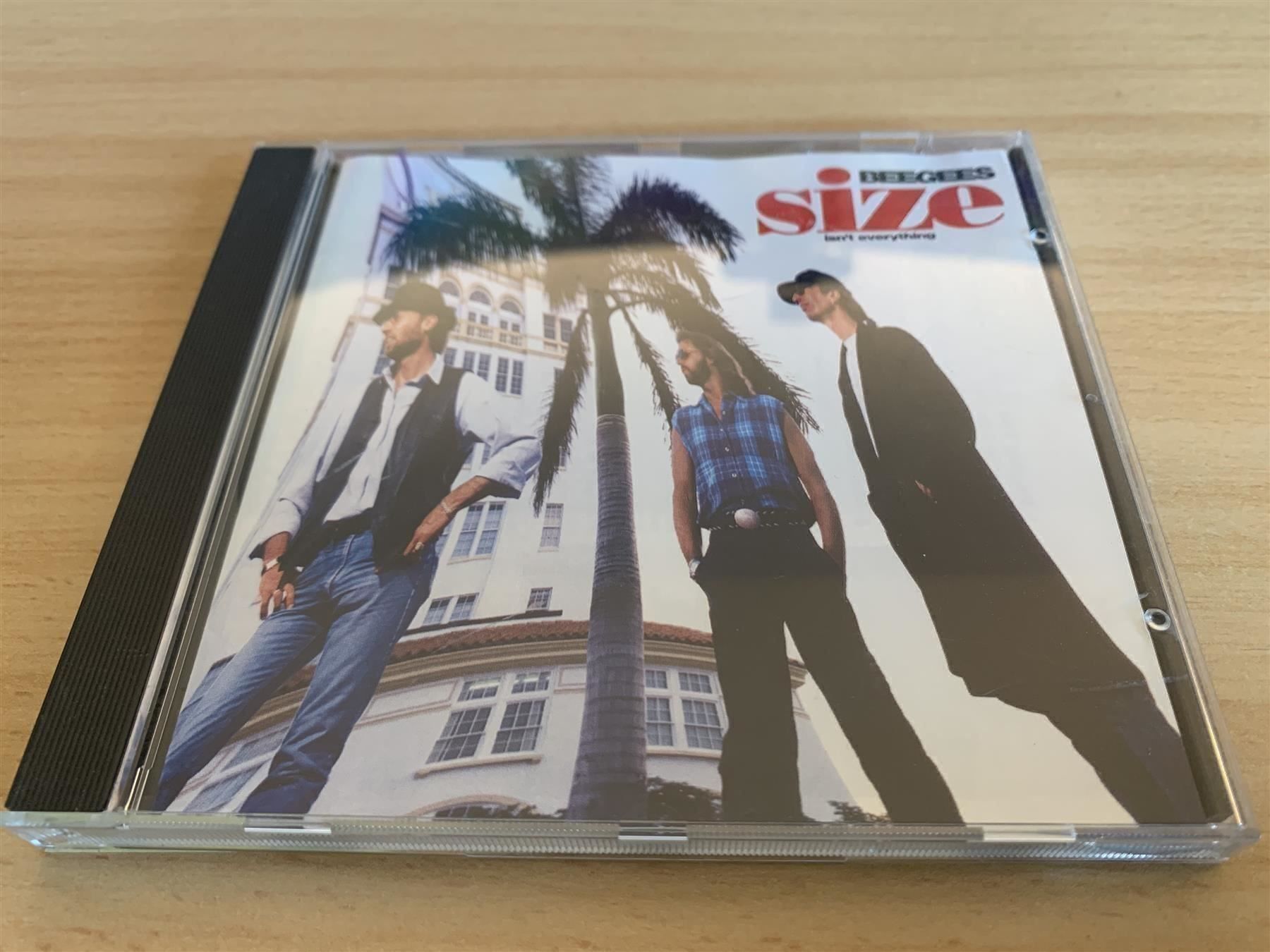 CD: Bee Gees – Size Isn't Everything – Usato da Rikon im Tösstal venduto da Alpenmutz