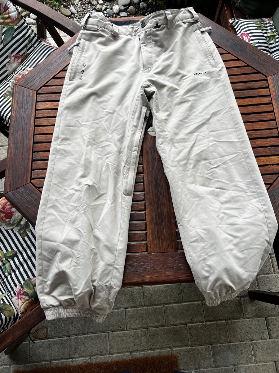 Volcom Pantaloni: Snowboardhose Volcom beige Grösse L  – Usato da Murten venduto da jan_txt2