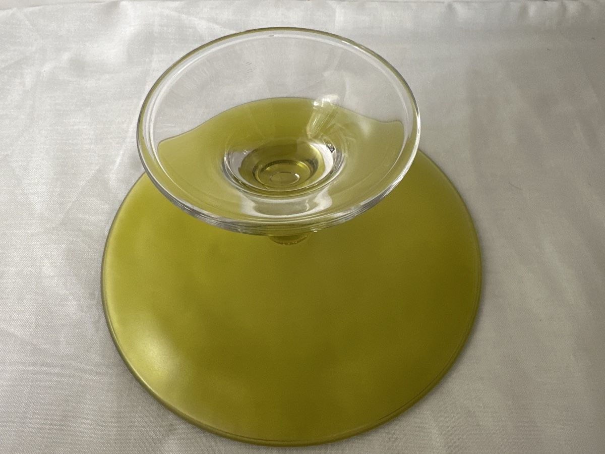 Servierplatten: Glaskuchenplatte gelb 20,5cm Durchmesser gebraucht – Gebraucht aus Zürich von Chaeffeler 3