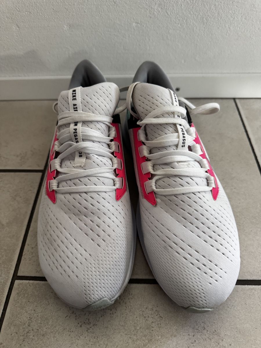 Nike Scarpe da uomo: Nike Air Pegasus 38, Grösse 42.5 – Nuovo (secondo la descrizione) da Teufen AR venduto da chi_h55m 1