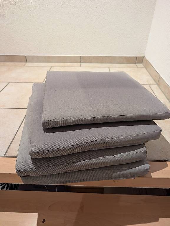 Set di tavolo e panche: Gartentisch und Stühle – Usato da Hüttwilen venduto da frolens123 4