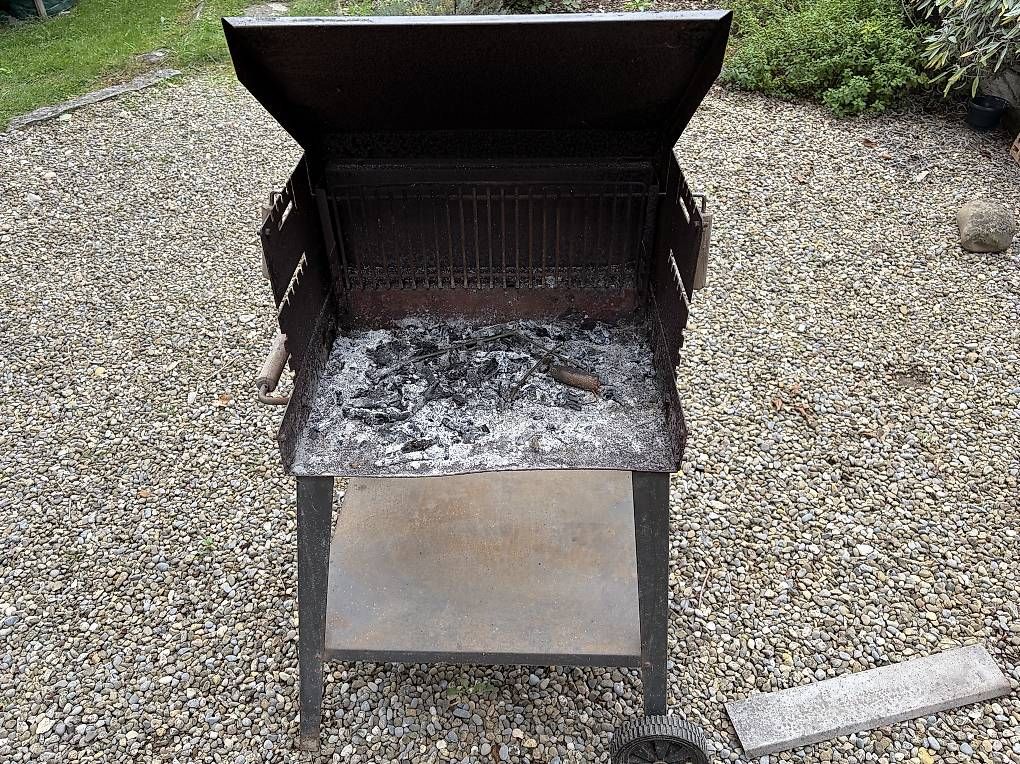 Griglie: Holzkohlegrill – Usato da Wangen ZH venduto da Ssunbeam 1