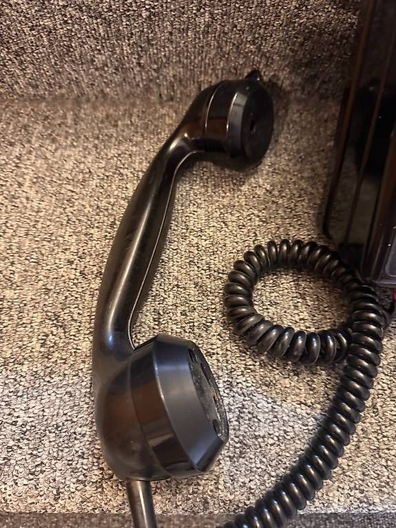 Swisscom Téléphones: Wandtelefon mit Hörer und Klingel – D'occasion à Einsiedeln par zuechi62 1