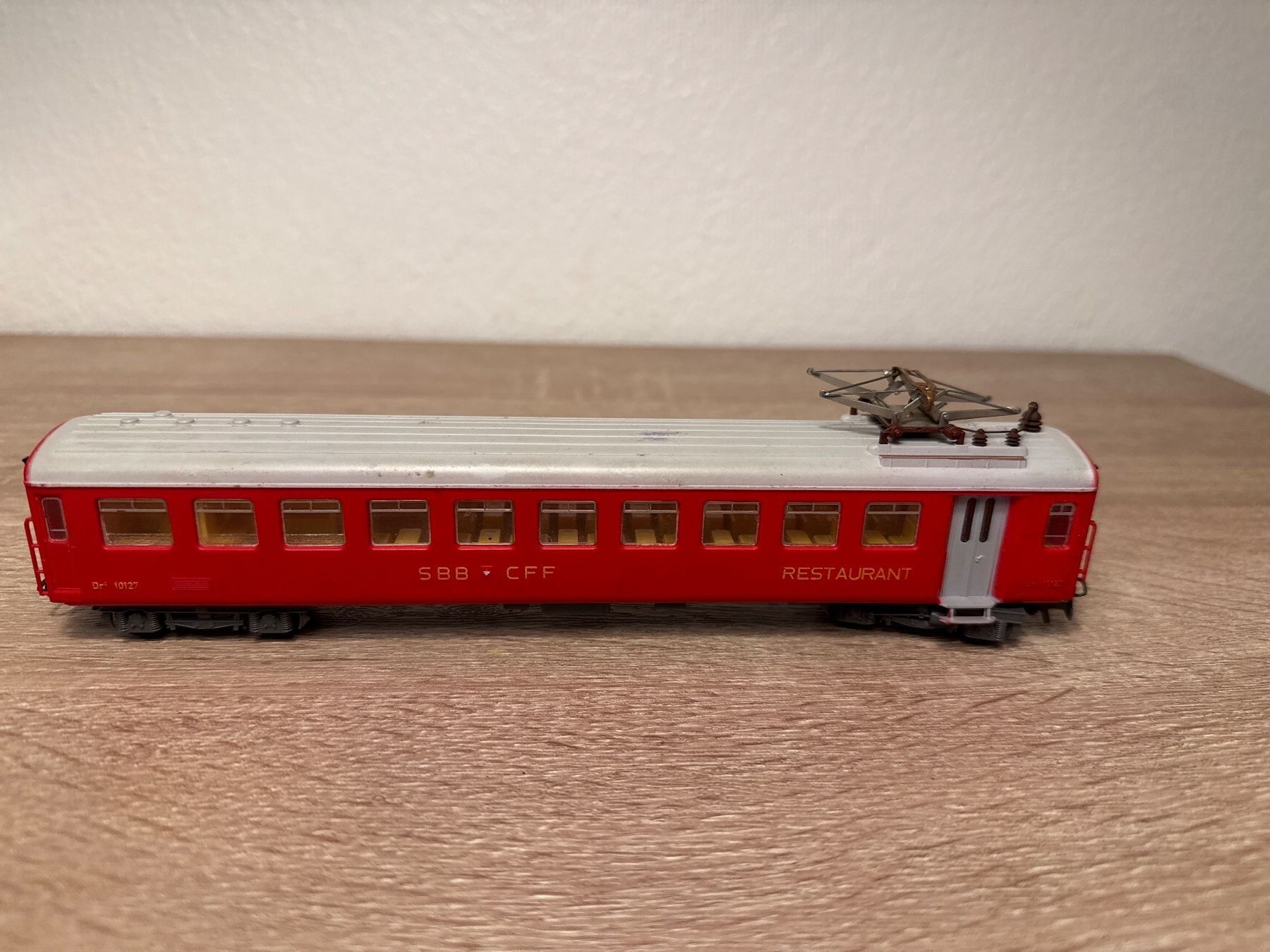 Kleinbahn Modellini di ferrovie: Kleinbahn Speisewagen SBB H0 (2) – Usato da St-Aubin-Sauges venduto da Lo_Go 1
