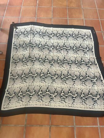 Sciarpa Roberto Cavalli, fantasia pitone, come nuova!