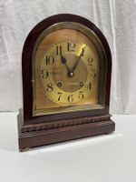 antike schöne Uhr