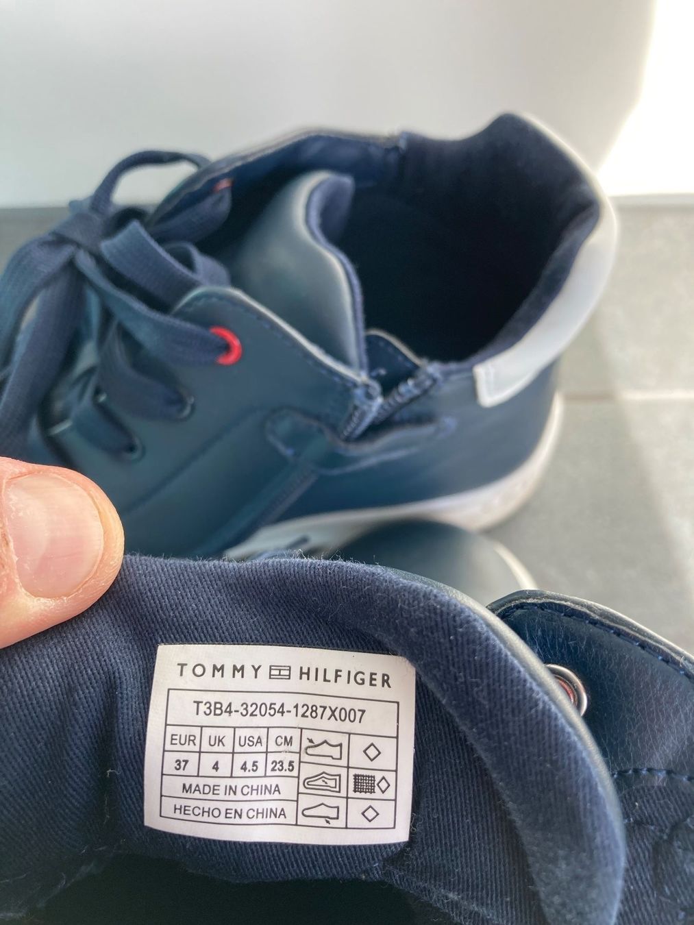 Tommy Hilfiger Scarpe per ragazzi: Tommy Hilfiger Kinder – Usato da Pratteln venduto da Miki_ 2