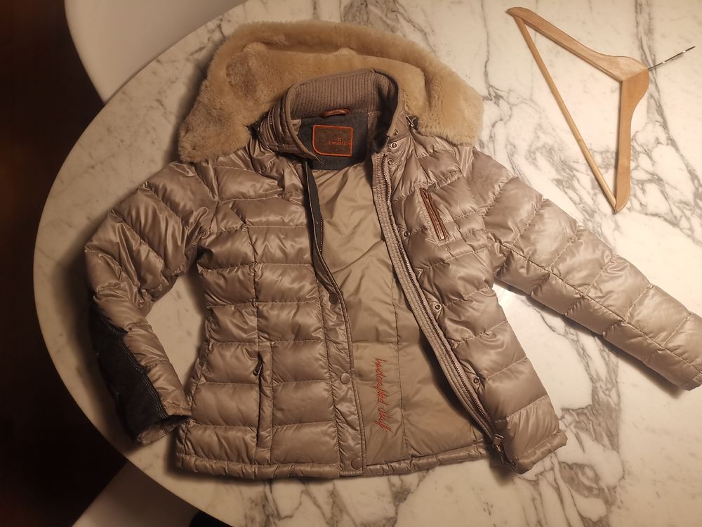 Handstich Daunenjacke mit Lammfell (Gebraucht) in Uerikon für CHF