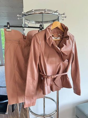 Elisabetta Franchi, Neu-Lederjacke&Bleistiftrock