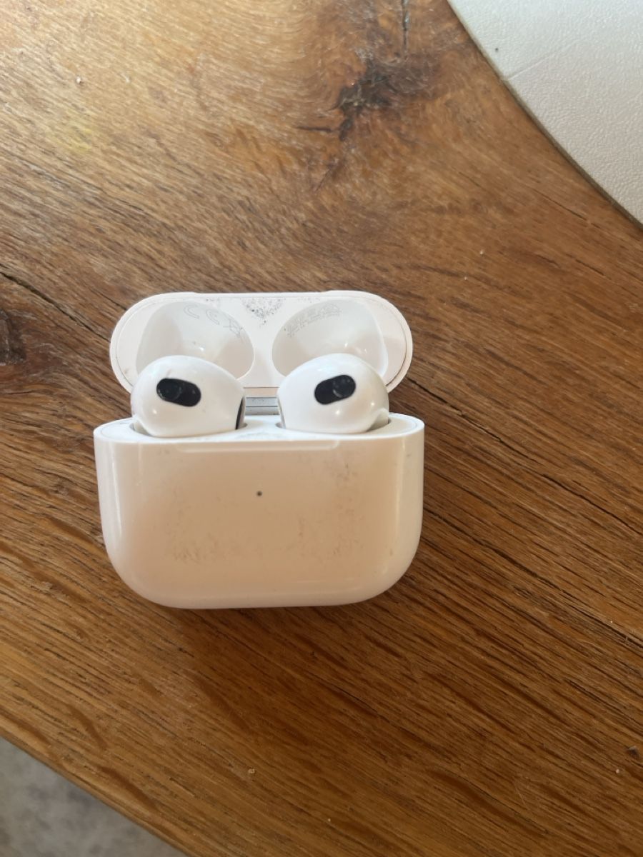 Apple Cuffie: Apple AirPods 3. Generation mit Ladecase gebraucht – Difettoso da Visp venduto da Dini113