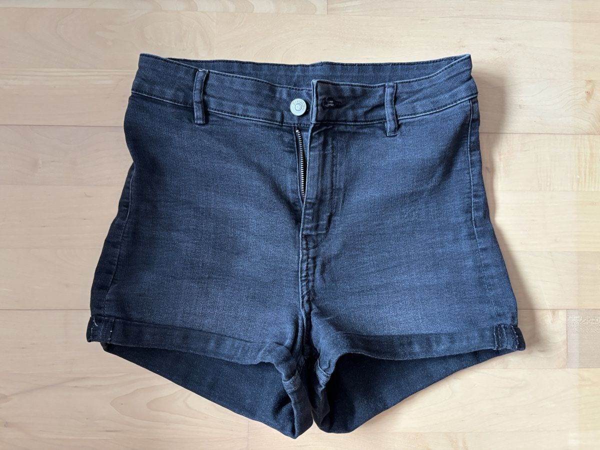 H&M Pantaloni: Kurze Hose schwarz 38 – Usato da Kesswil venduto da Branca-01 1