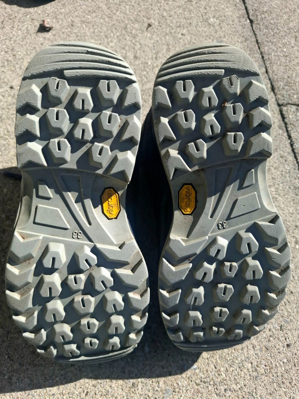 Lowa Scarpe per ragazze: LOWA Trekking-Schuh Gr. 33 – Usato da Willisau venduto da mimibimi 2