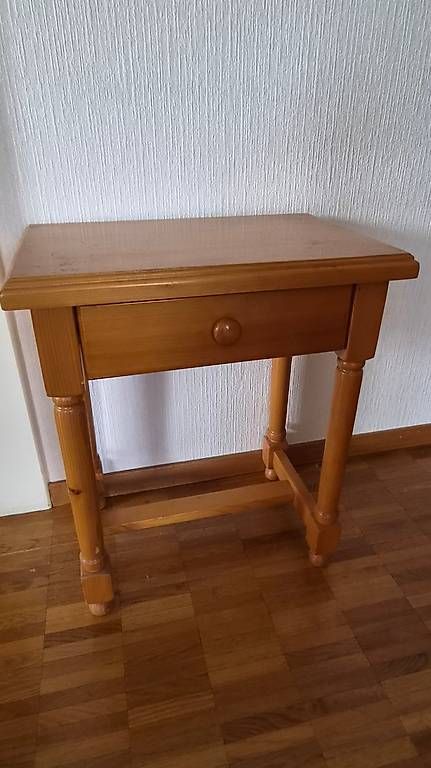 Nachttische: Table de chevet / table d'appoint – Gebraucht aus Grand-Lancy von s_c_pnc6
