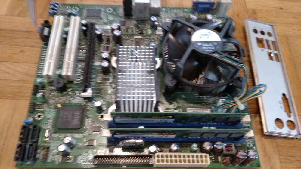 Intel Desktop Mainboard mit CPU und RAM | Kaufen auf Ricardo