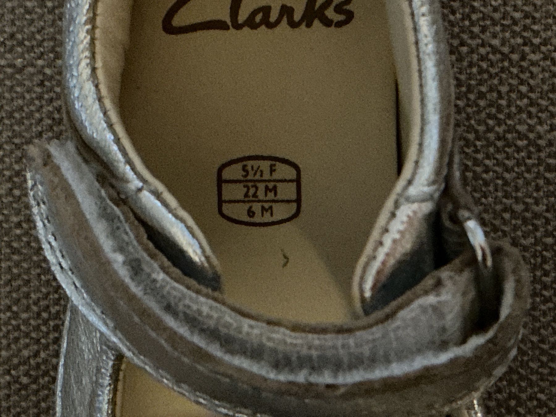 Clarks Scarpe per ragazze: Wunderschöner Kinderschuh von Clarks – Usato da Triesen venduto da boston7 1