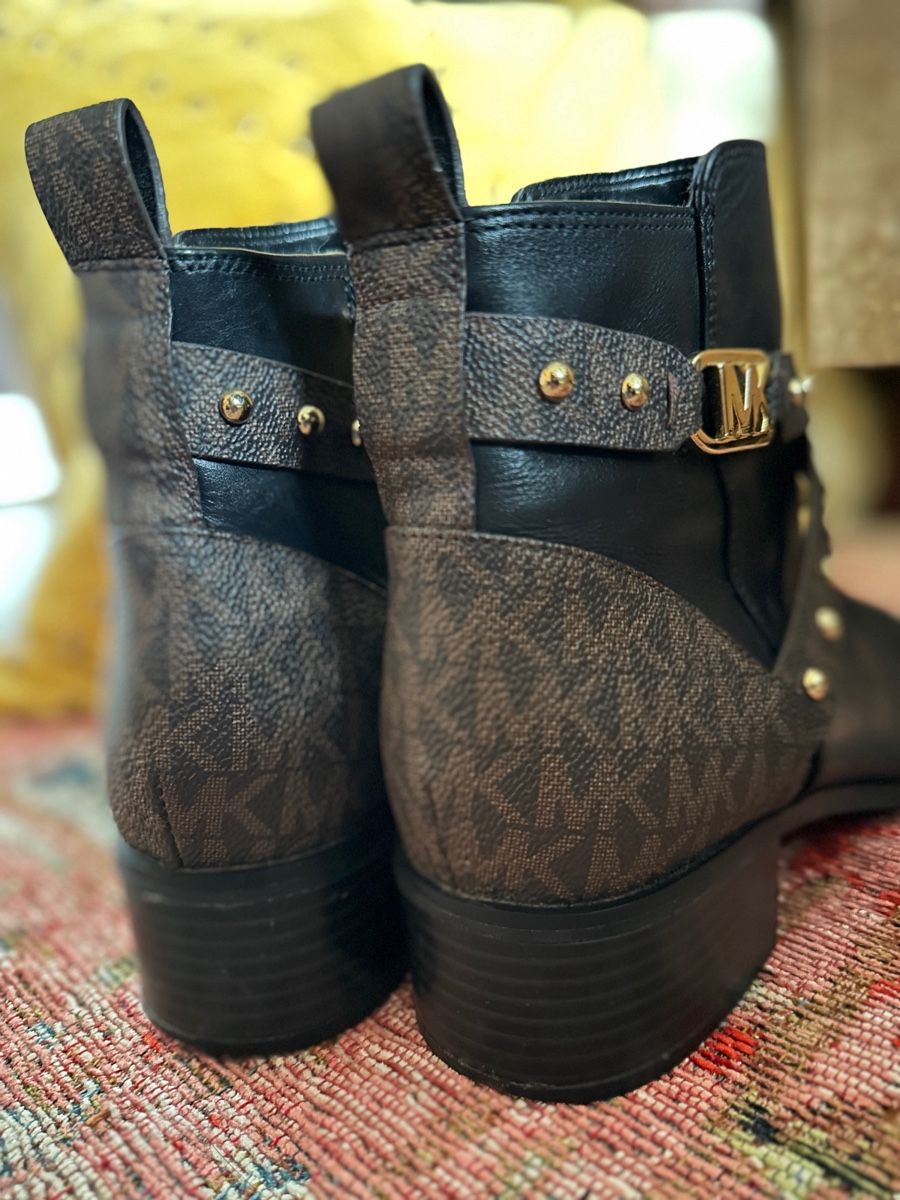 Michael Kors Damenschuhe: MICHAEL KORS leather studded logo ankle boots – Neu (gemäss Beschreibung) aus Wermatswil von Alkinoe 2