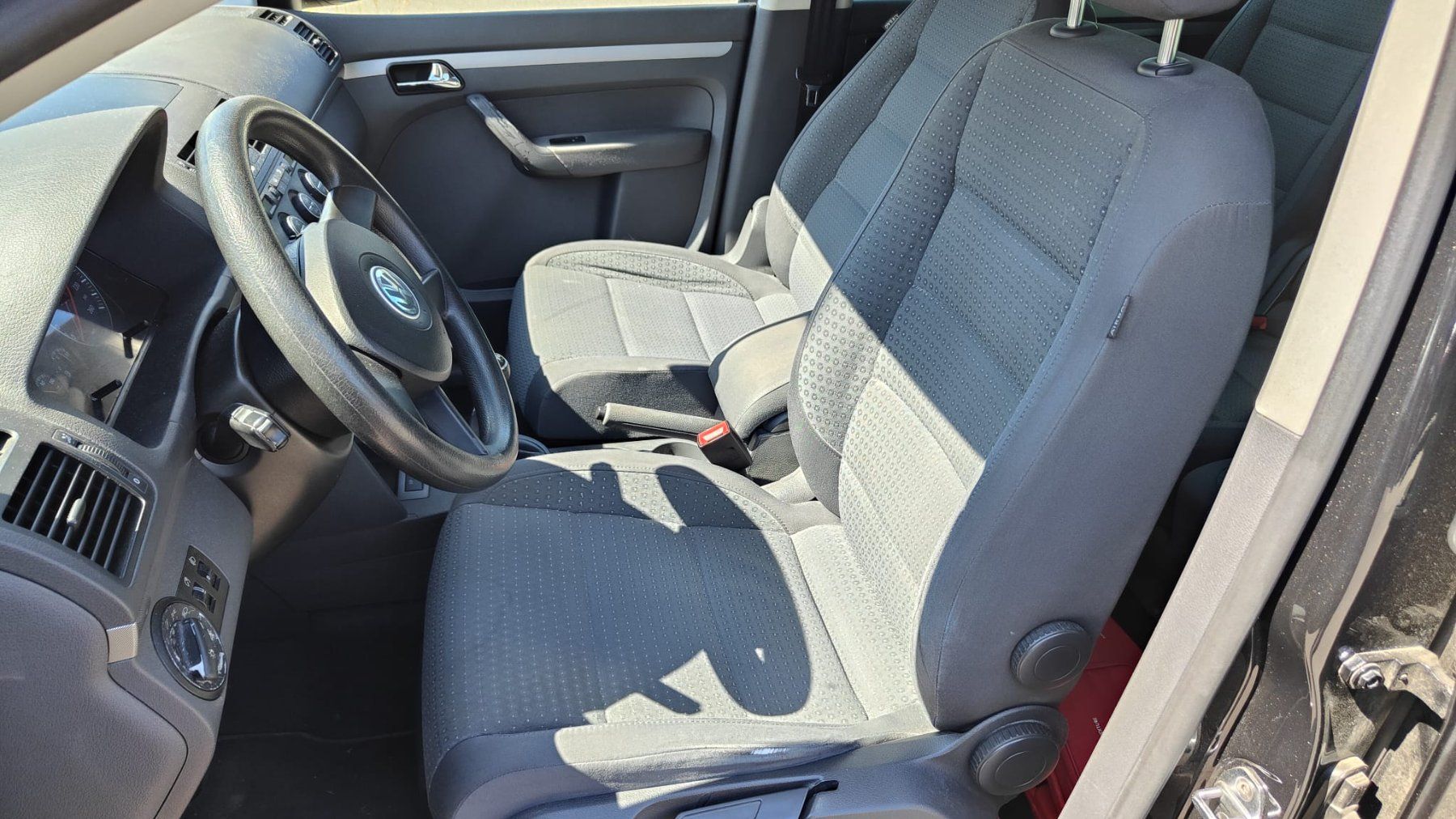 VW Autos: VW Touran 2.0 FSI – D'occasion à Lyssach par garagegautschi06 5