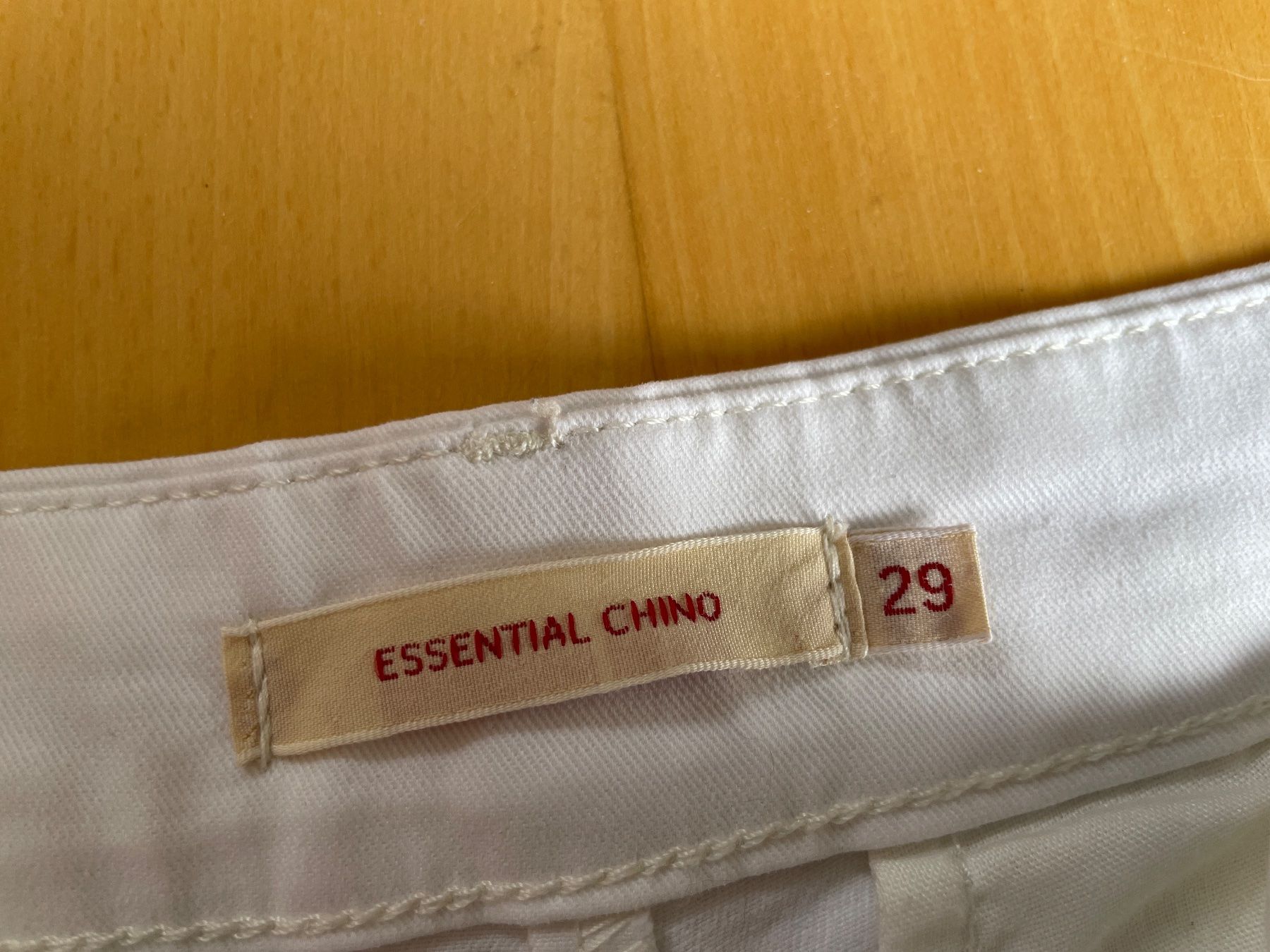 Levi's Pantaloni: Lewvi's Chino weiss Gr. 29 – Usato da Münchenstein venduto da ann_2n6y 3