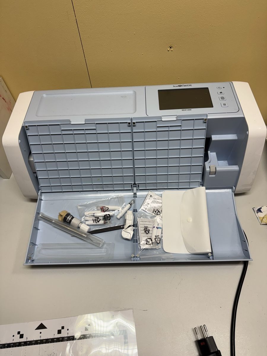 Tutte le macchine: Brother scan cutDX SDX1200 – Usato da Näfels venduto da sibylleli 5