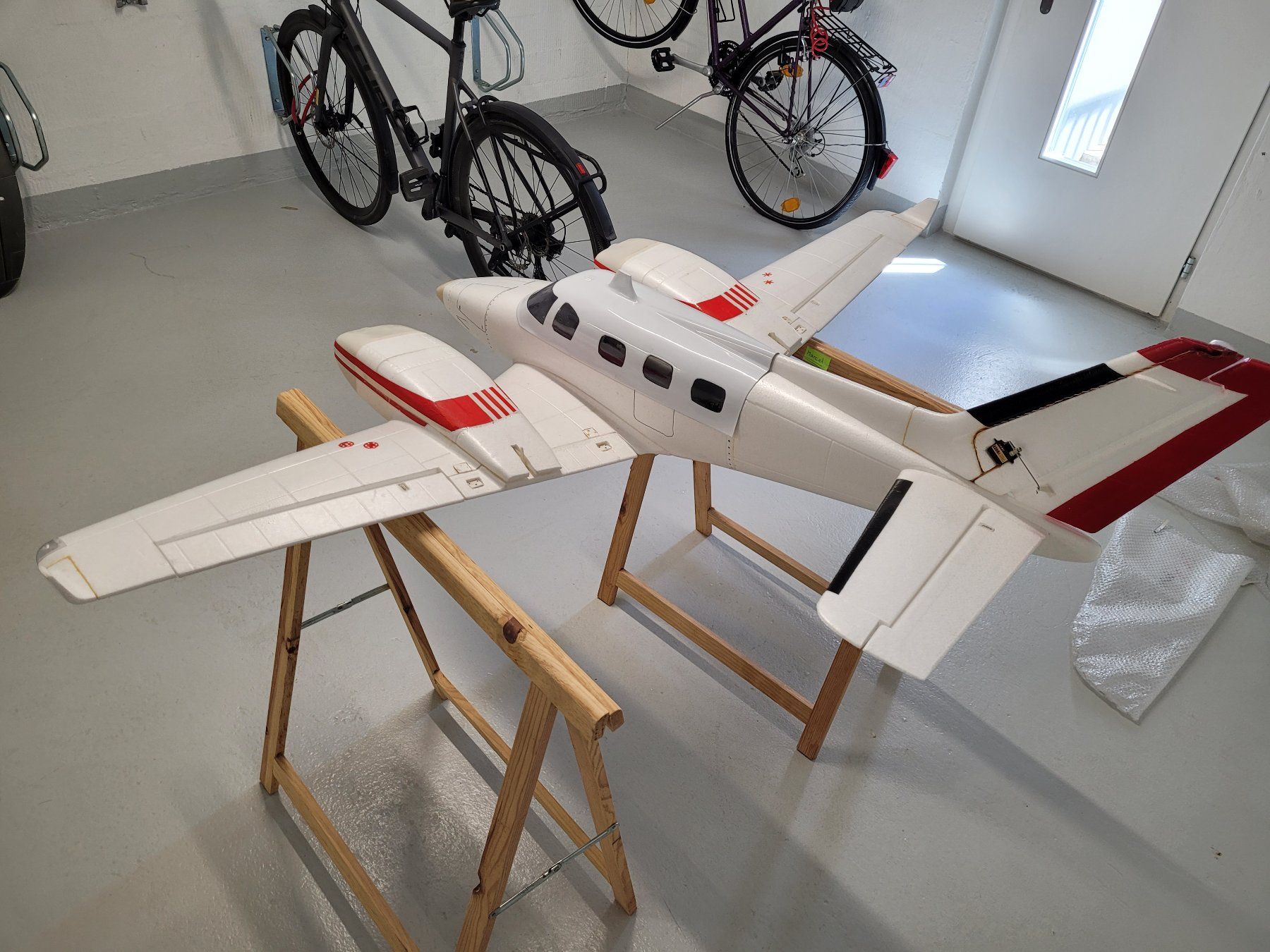 RC Modellbau: Beechcraft Duke, mit einiger Elektronik, nicht komplett – Defekt aus Winterthur von testi67 2