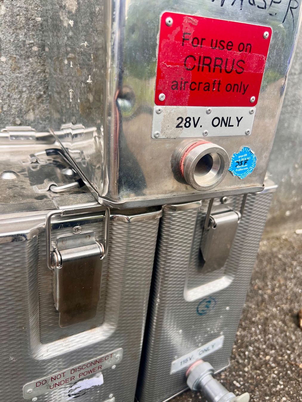 Contenitori edile: Airline Hot Liquid Container - 3 Stück – Usato da Ostermundigen venduto da airline-trolley 2