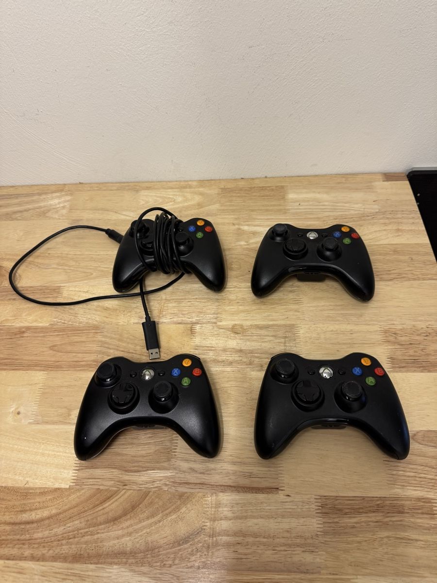 Microsoft Controller: 4 Xbox 360 Controller schwarz gebraucht im Set – Usato da Birsfelden venduto da inf_l2yy