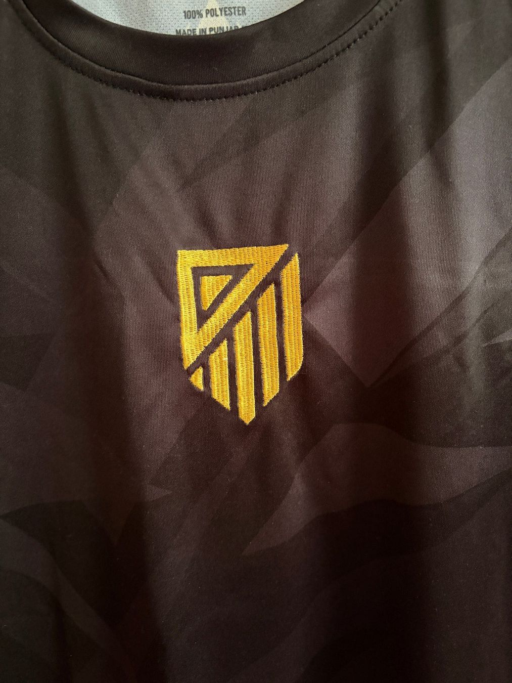 Leibchen & Hosen: Fussballshirt schwarz – Neu (gemäss Beschreibung) aus Wil SG von adi9k 2