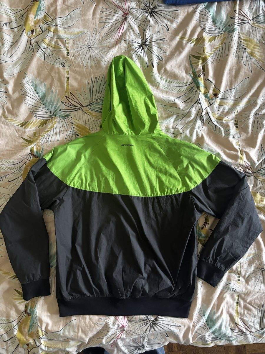 Nike Giacche: Coupe-vent Nike verte et grise Taille M – Usato da Lausanne venduto da ali_eddine 1
