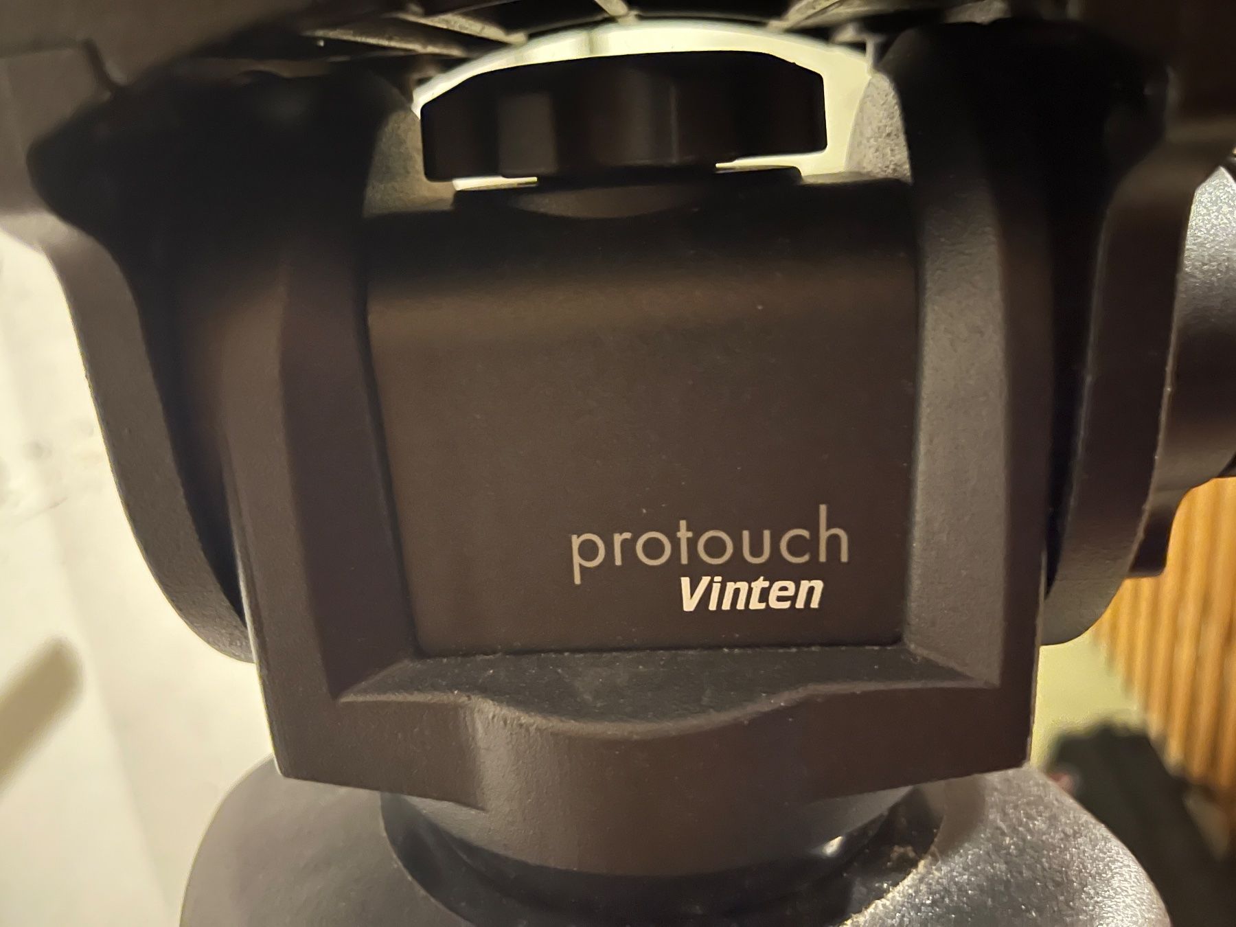Treppiedi & Teste: Vinten Protouch Pro 6 HDV Videokamera Stativ – Usato da Zürich venduto da Ember2Inferno 6