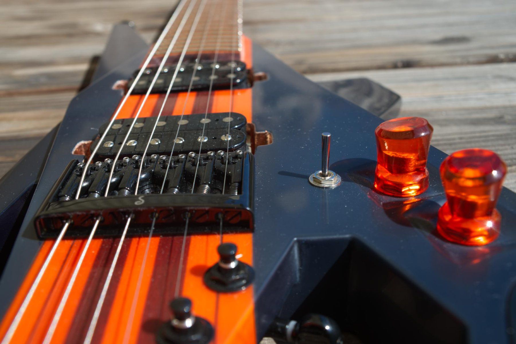 Strumenti musicali: INVERSE GUITARS PiranhaGuitar – Nuovo e nell'imballaggio originale da Schaffhausen venduto da Saitensprung_SH 3