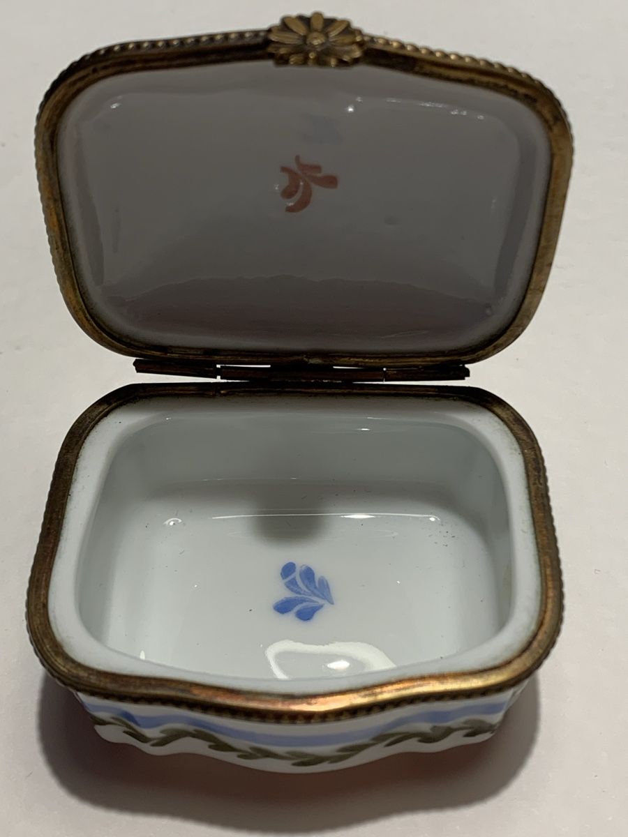 Sonstige Kosmetik & Pflege: Boîte à pilules en porcelaine – Gebraucht aus Veytaux von Latourelle 2