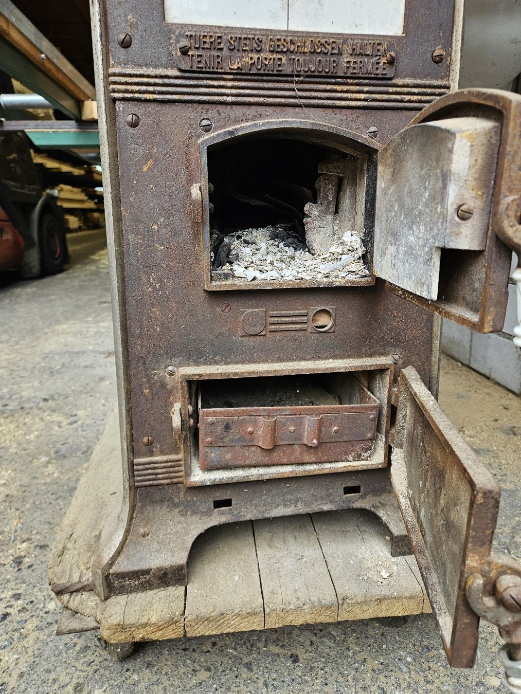 Stufe caminetto: Zimmer Cemine Ofen – Usato da Einsiedeln venduto da Paletten 4